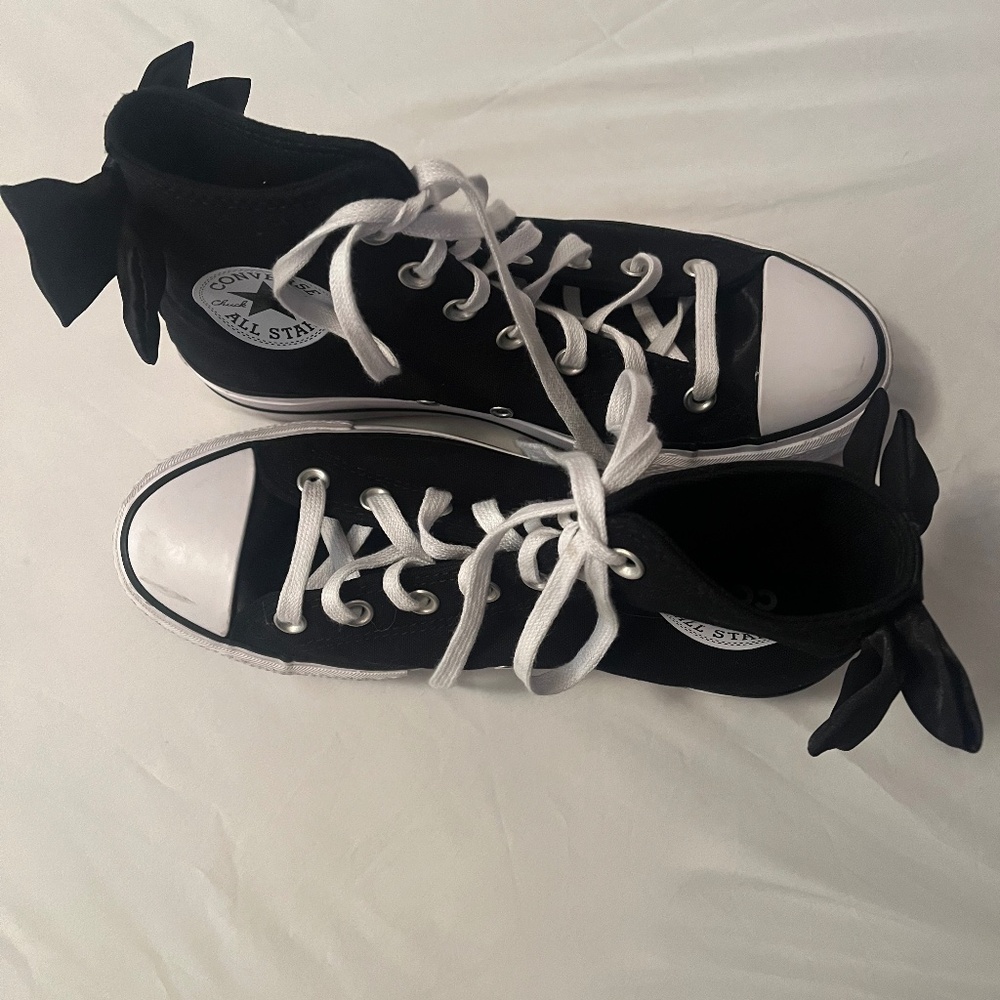 Converses High Top Sneakers